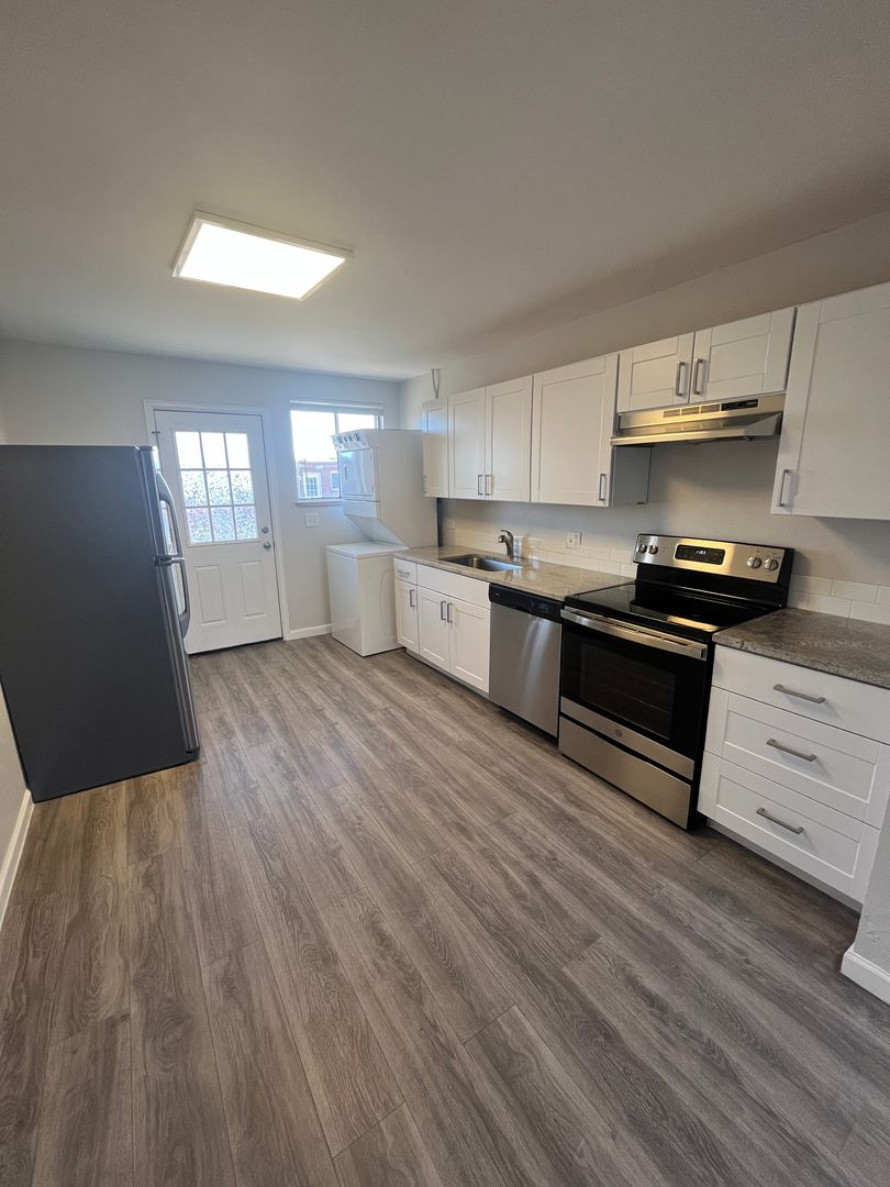 Lakewood Apartment: 5380 W 3rd Pl #2