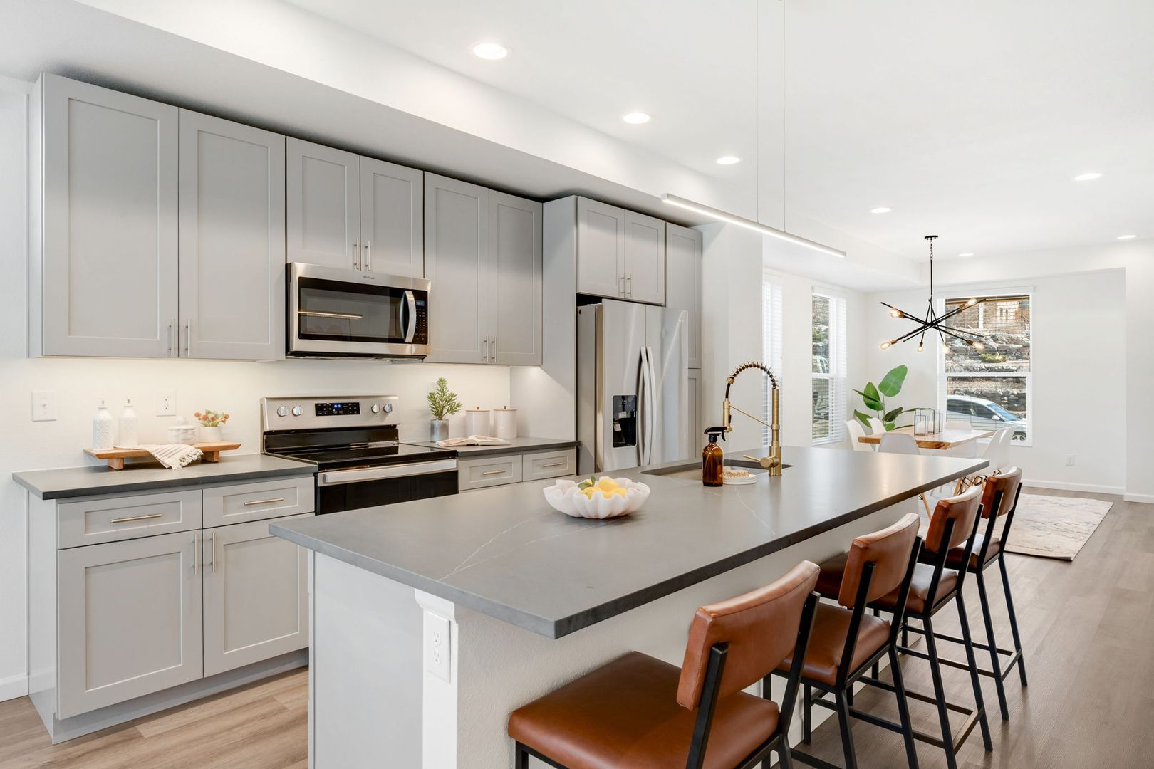 Spacious 5-Bedroom Duplex in Denver Near Sloan’s Lake 8 of 12