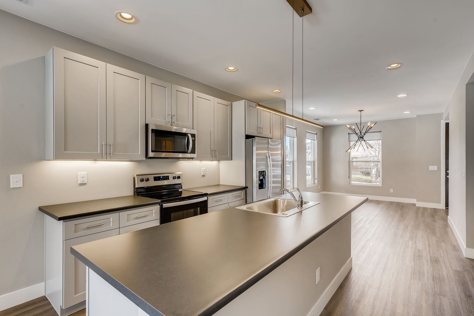 Beautiful 3-Bedroom Duplex Available in West Denver 2 of 12
