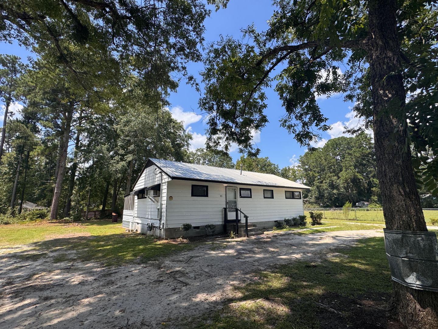 Thomson House: 413 Dell Dr