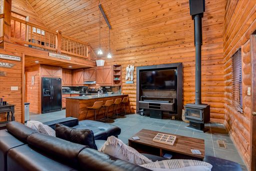 Fully Furnished Monthly Lake Cabin Rental | Available October – March