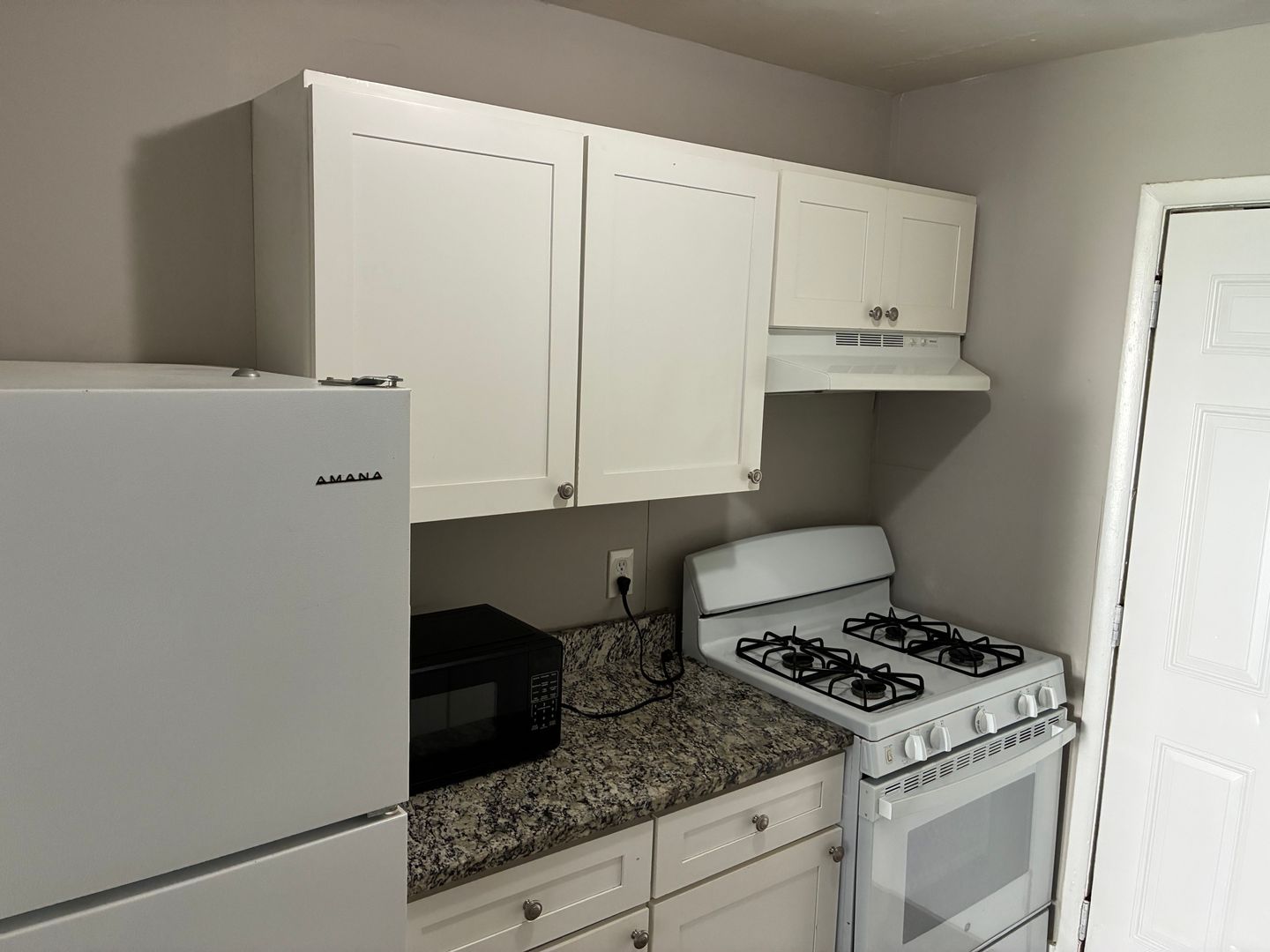 Thomson Apartment: 104 White Oak Ext