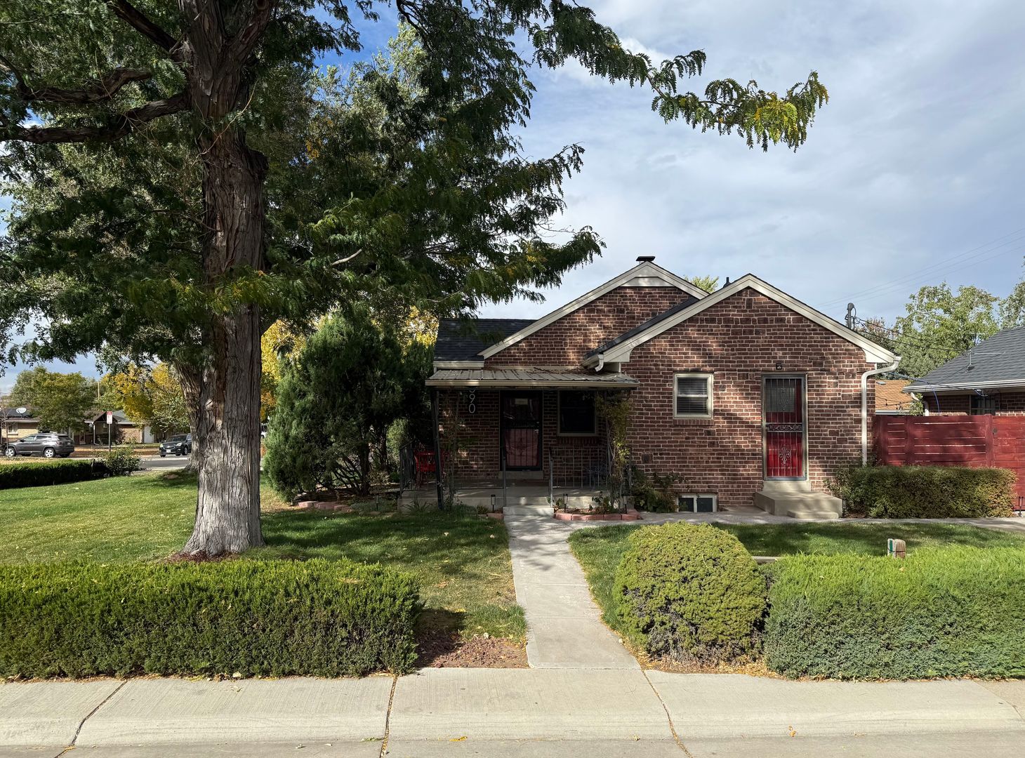 Adorable Large 4 Bedroom Cottage w/ Tons of Extras!