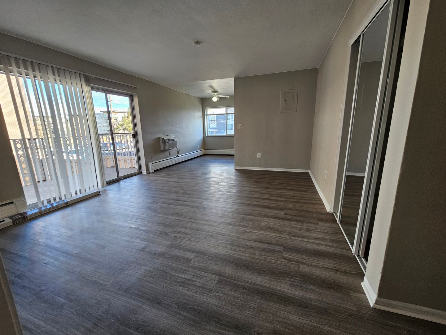 Aurora Apartment: 1990 Beeler St.