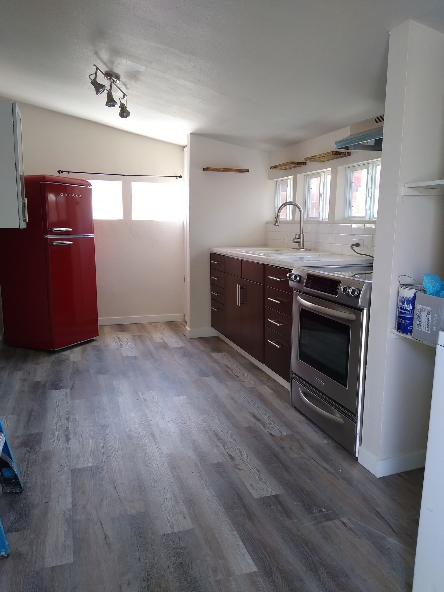 Super Cool Large Studio w/ AC Washer/Dryer 2 of 12