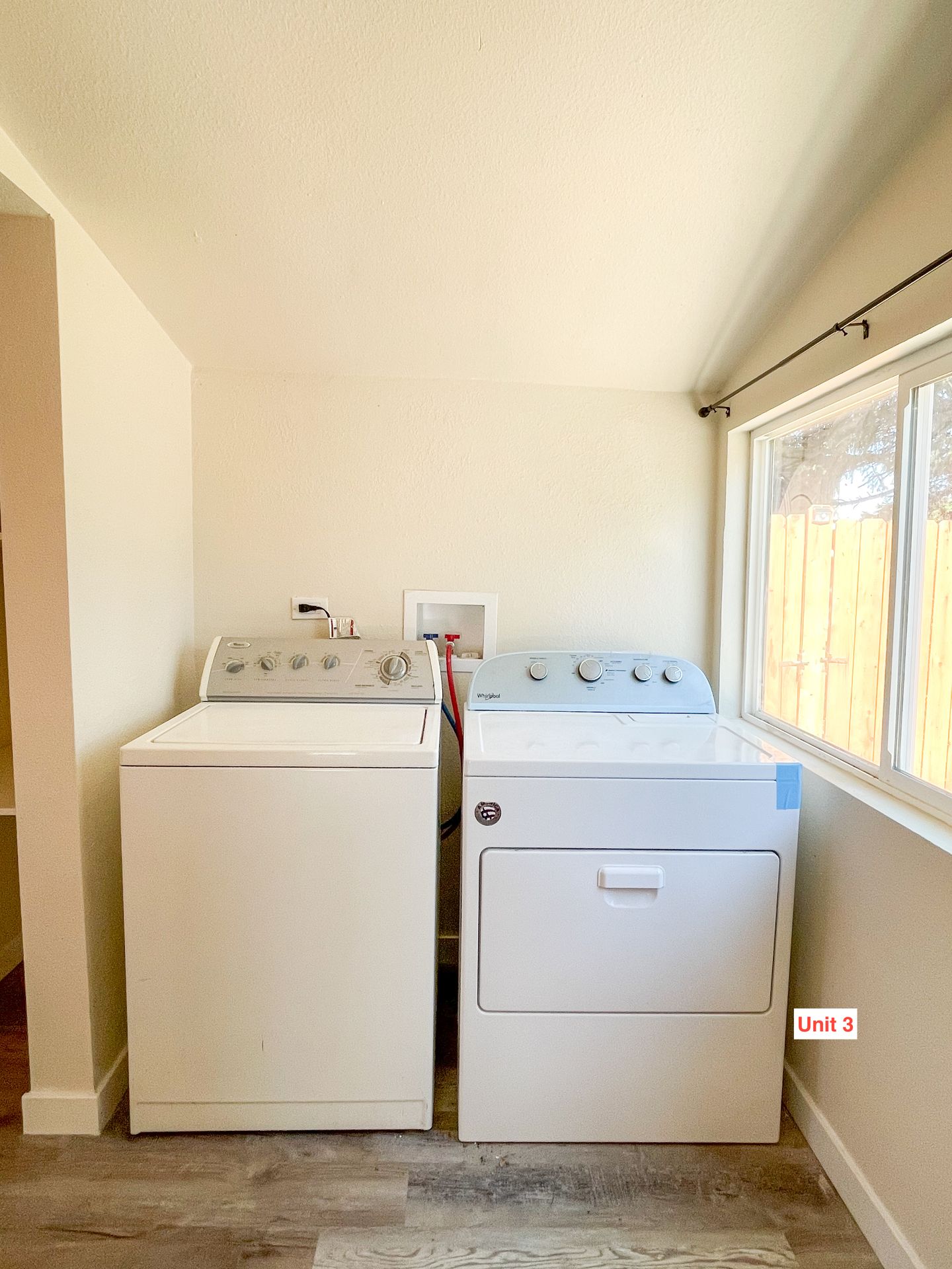 Super Cool Large Studio w/ AC Washer/Dryer 3 of 12