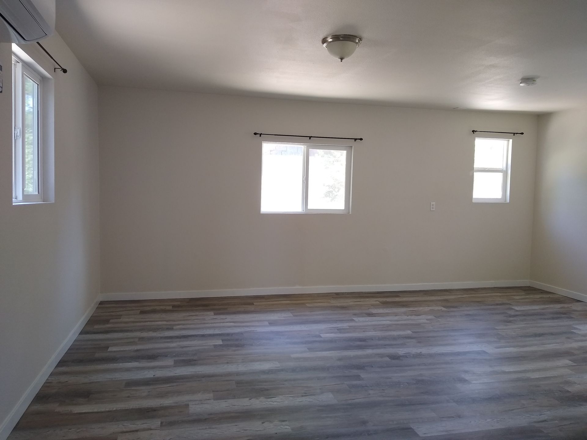 Super Cool Large Studio w/ AC Washer/Dryer 11 of 12
