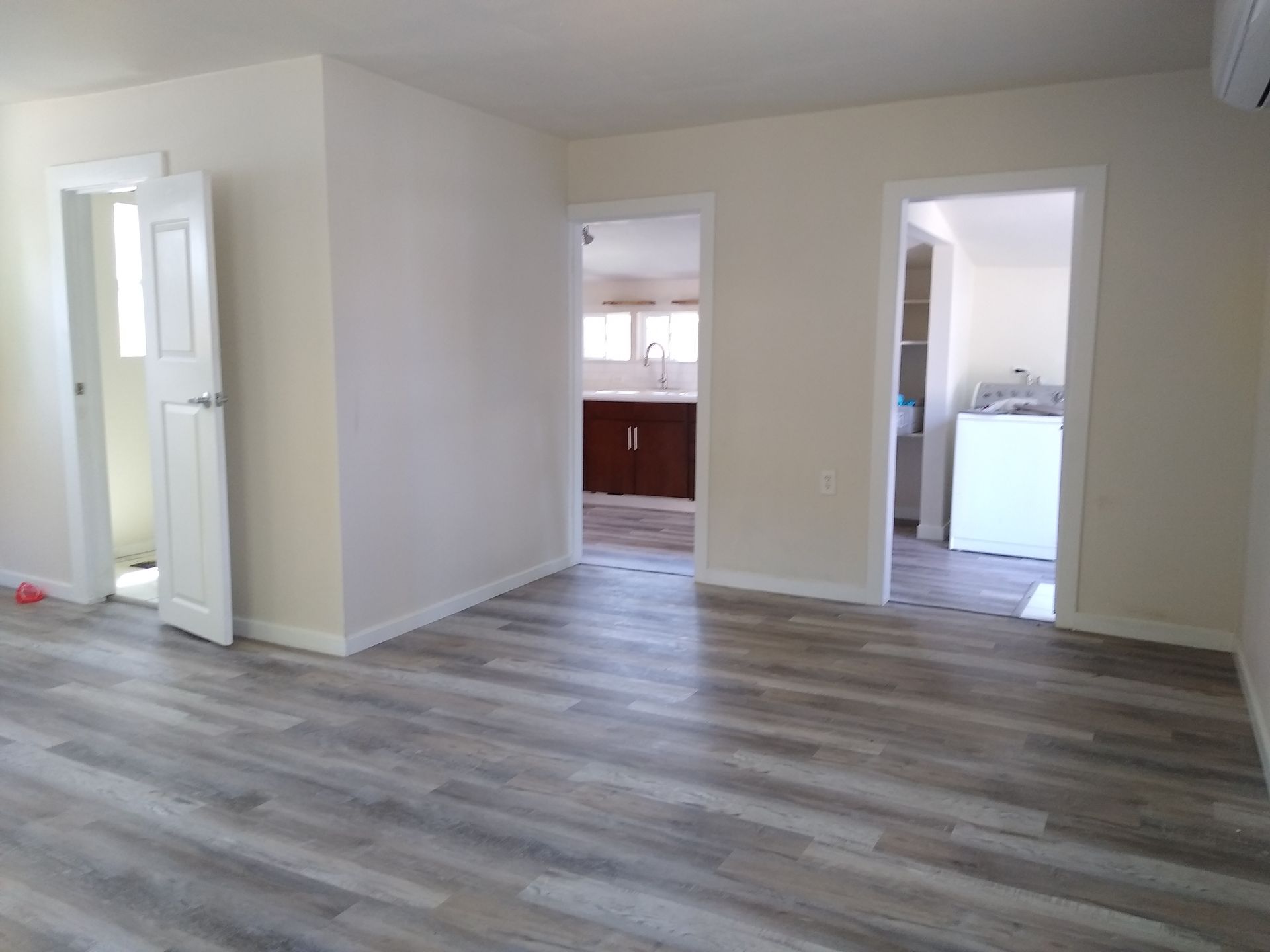 Super Cool Large Studio w/ AC Washer/Dryer 12 of 12