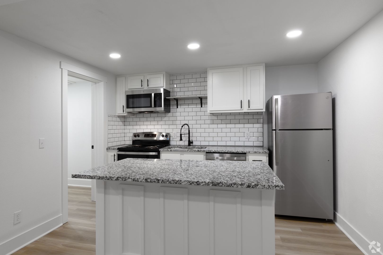 Lexington Apartment: 2170 Fort Harrods Rd