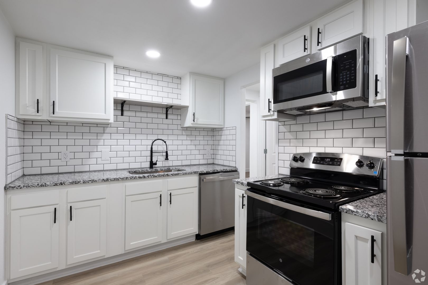 Lexington Apartment: 2170 Fort Harrods Rd