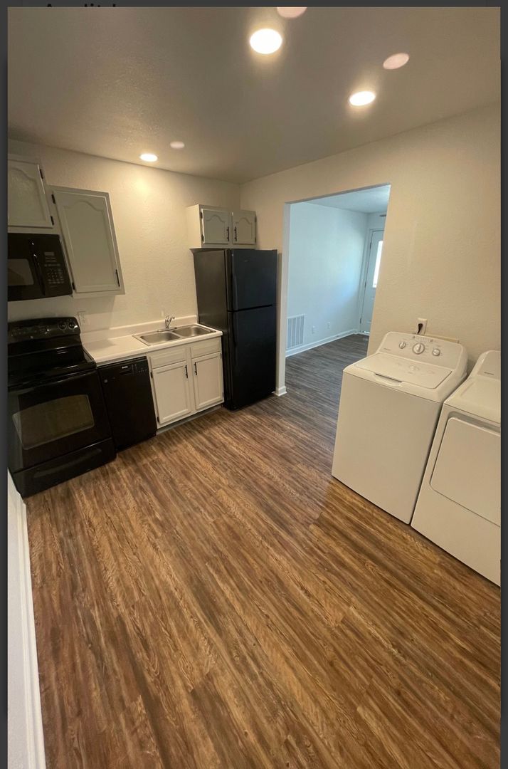 Morehead Apartment: 145 Lois Lane