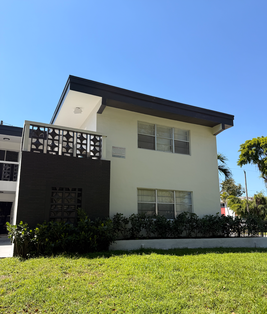 North Miami Beach Apartment: 16890 NE 21st Avenue