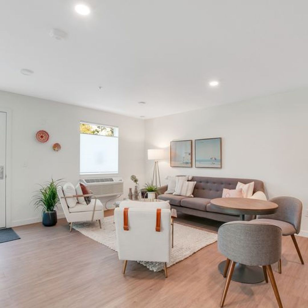 Portland Apartment: 3210 SW 12th Avenue