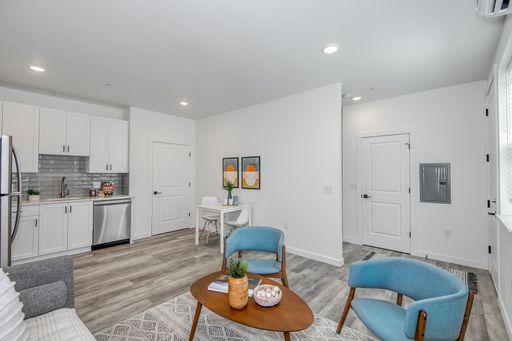 Stunning Ground Floor Studio w/ A/C - Available August 2026! – photo 1