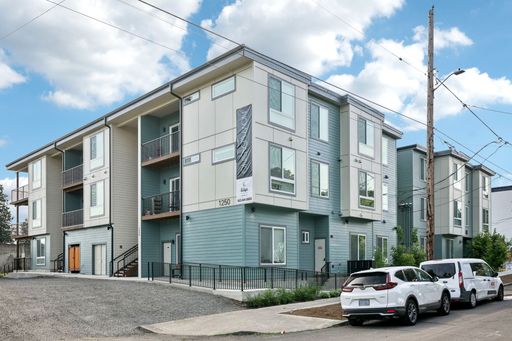 Your Cozy Corner of Portland – Modern 1x1 Available! – photo 1