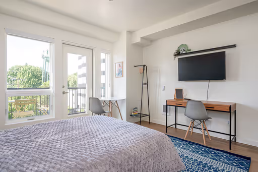 Your Perfect Studio Awaits — Corner Unit with Balcony in North Portland – photo 1