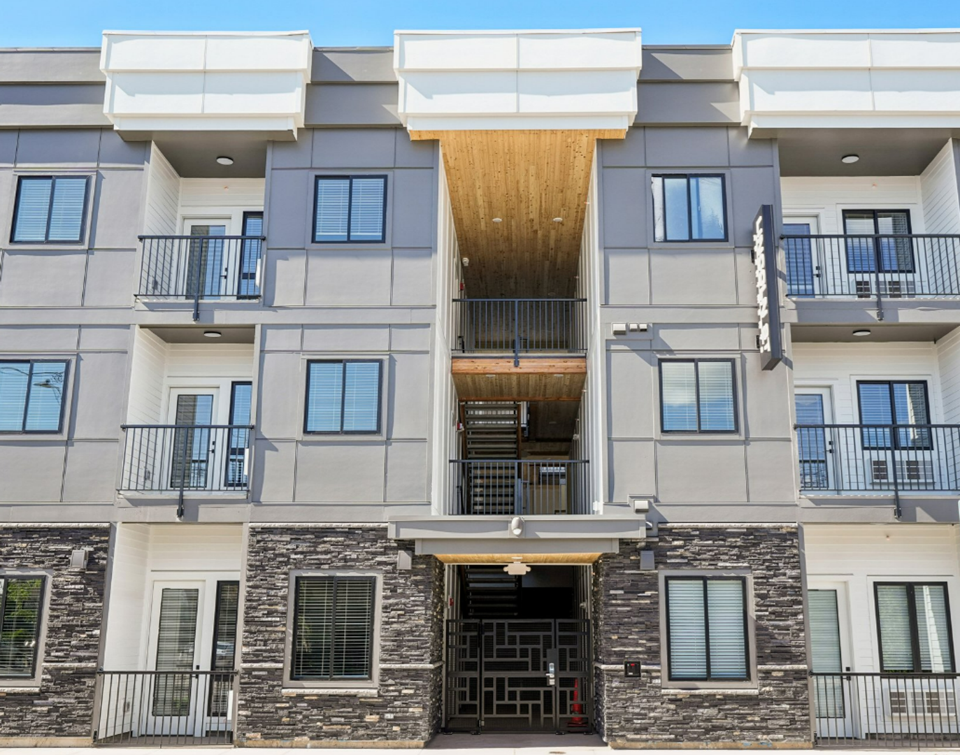 Hillsboro Apartment: 305 NE Lincoln St