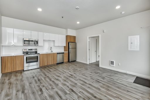 Look & Lease 2 Weeks Free! One bedroom In Sellwood! Excellent Location! – photo 1