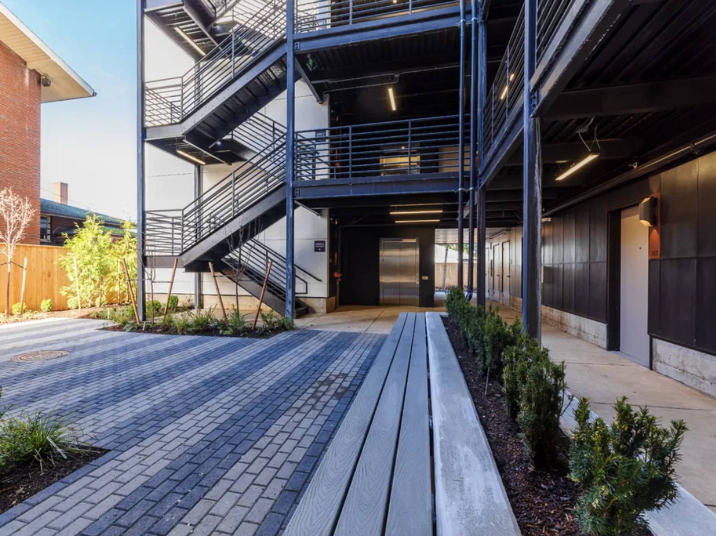 North Portland One Bedroom - Secure Entry into Building, A/C, in unit W/D! Tour Today! 