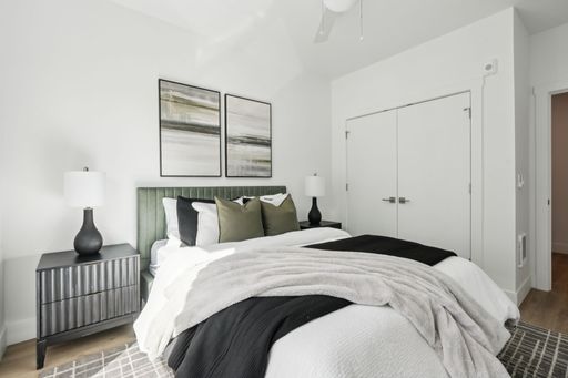 Move In & Save! Top-Floor 2 Bed, 1 Bath + One Month Free Rent – photo 1