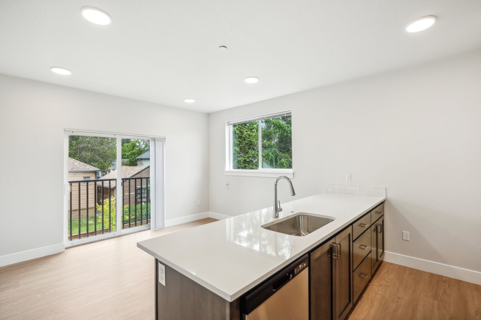 Portland Apartment: 4775 NE 107th Avenue