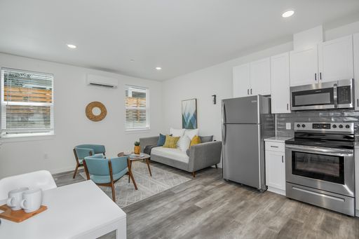 Spacious Ground-Floor Studio, A/C in Unit! – photo 1