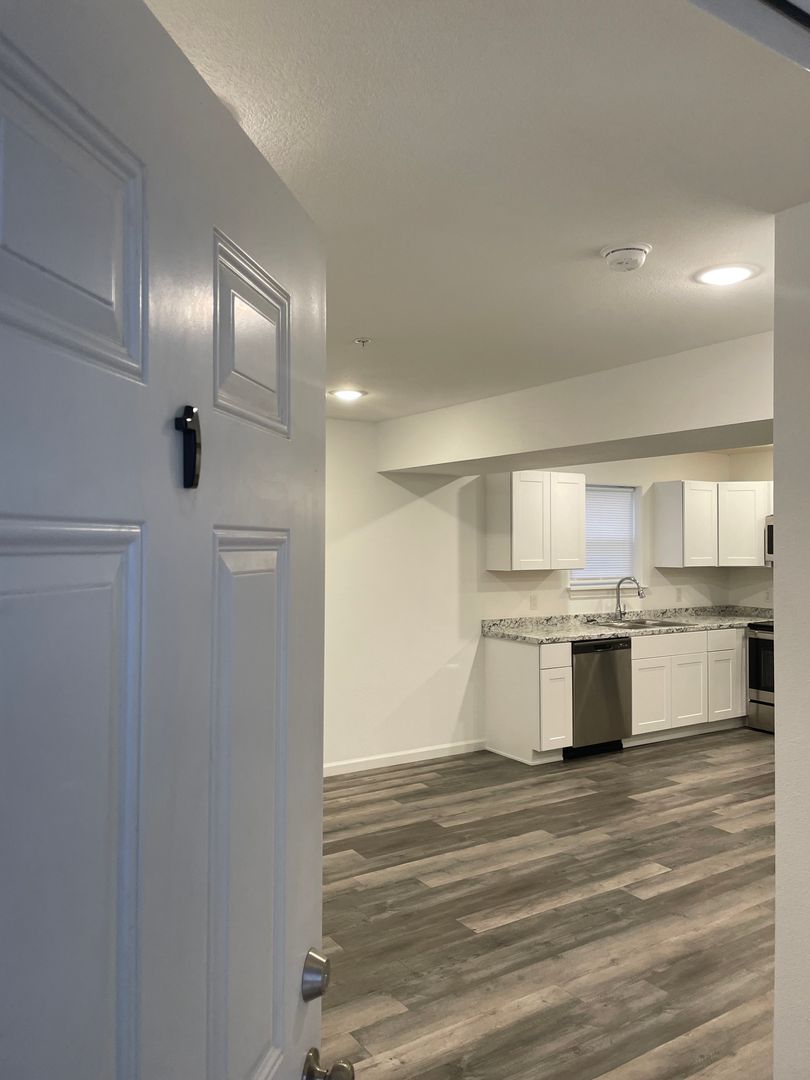 Strafford Townhome: 405 Doxey St #1