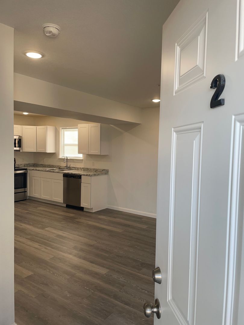 Strafford Townhome: 409 Doxey St #2