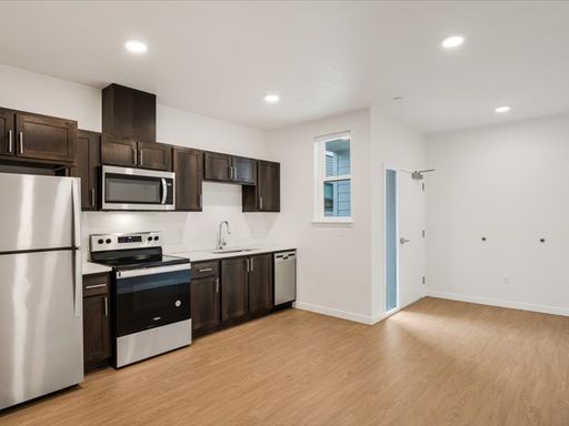 1 Month Free Rent! Pet-Friendly 1BR on Fremont with In-Unit Laundry – photo 1