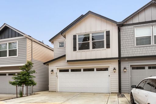 Modern 4-Bedroom 2.5 bath Townhome in Lincoln Neighborhood – photo 1