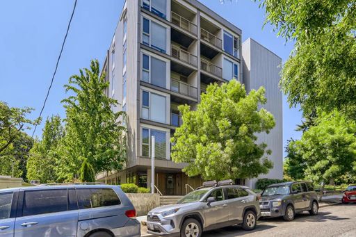 2 Bed, Pet-Friendly Apartment with W/D and 1 Month FREE! – photo 1