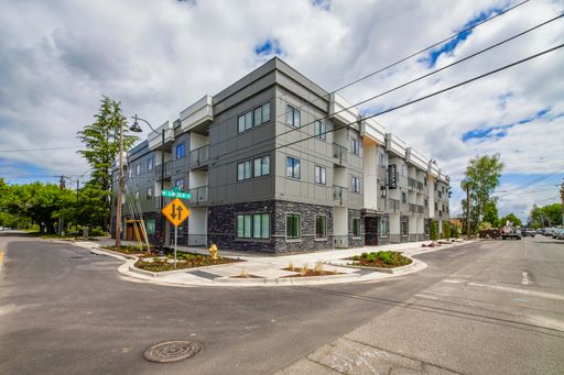 Modern 2-Bed w/ AC by Downtown Hillsboro Available NOW! – photo 1