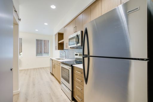 Ground Floor 1 Bedroom with A/C! 1 Month FREE! – photo 1