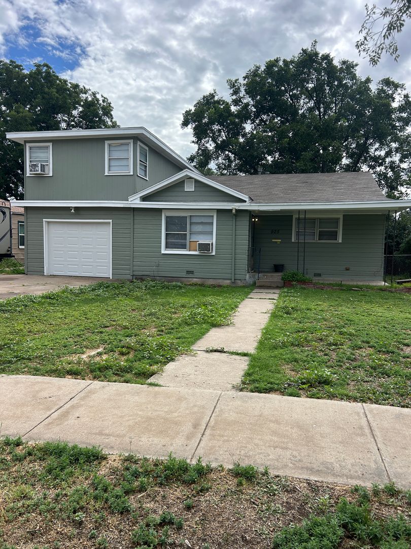 Amarillo House: 925 S Lamar