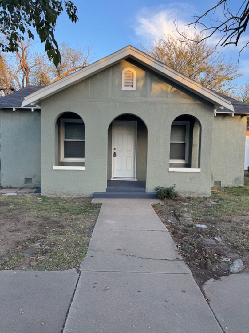 Amarillo House: 3807 S Polk