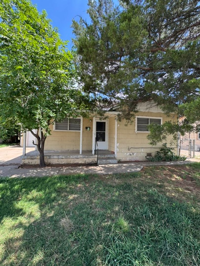 Amarillo House: 4323 S Polk St