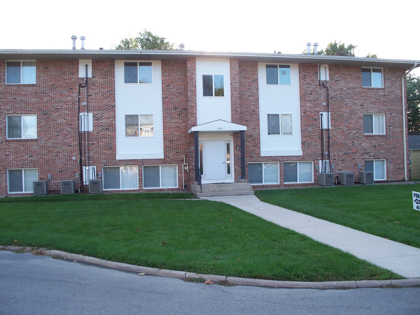 Waterloo Apartment: 1115-1120 Doreen