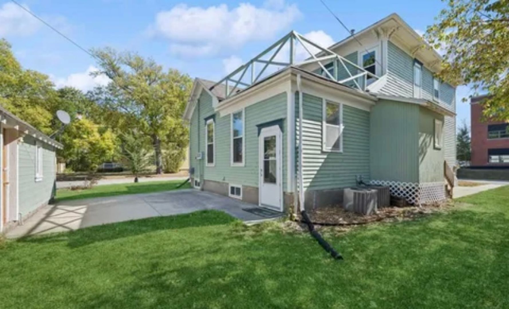 Waverly Apartment: 303 3rd Street NW