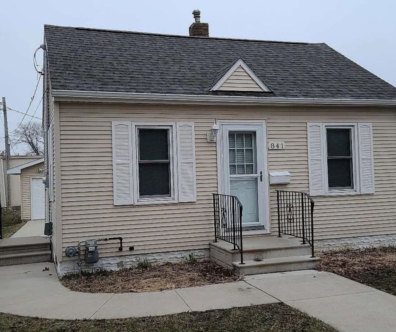 Waterloo House: 841 Knoll