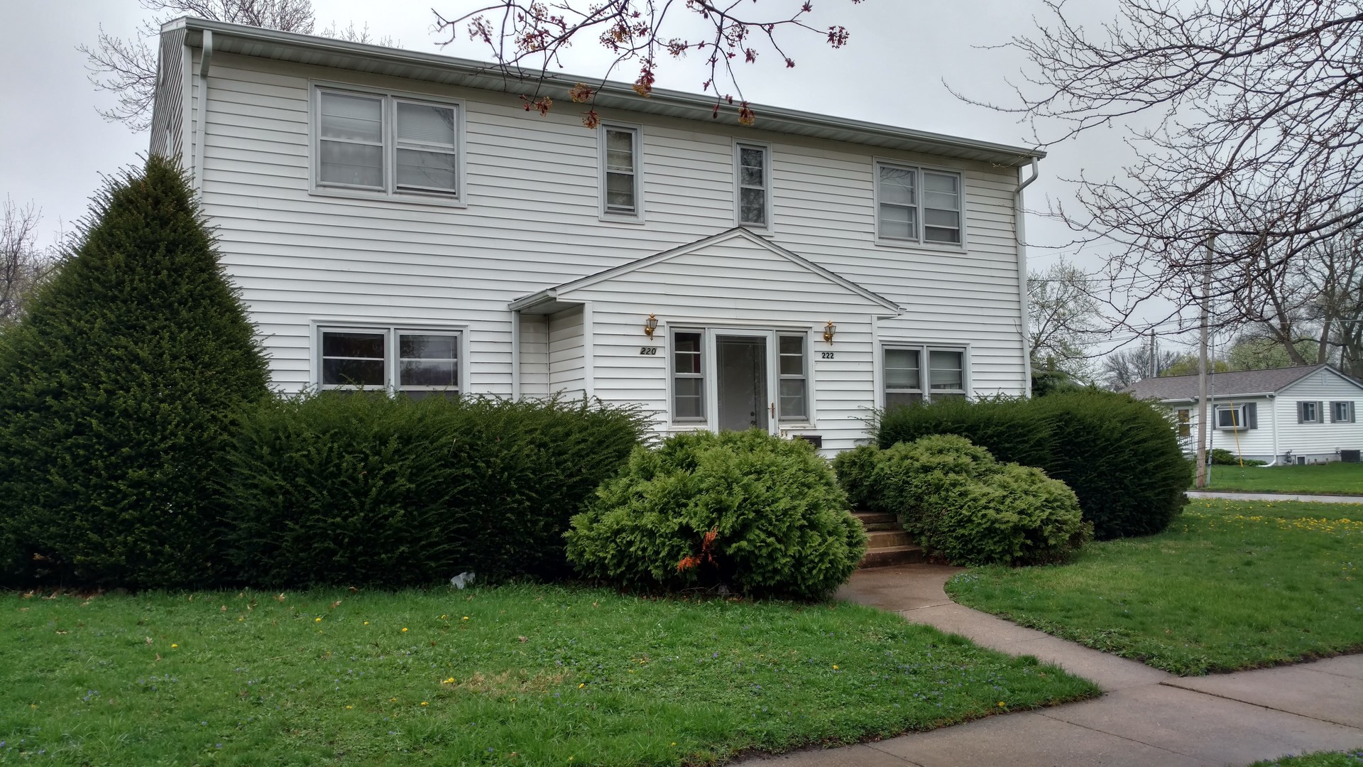 Cedar Falls Apartment: 220 Walnut Street
