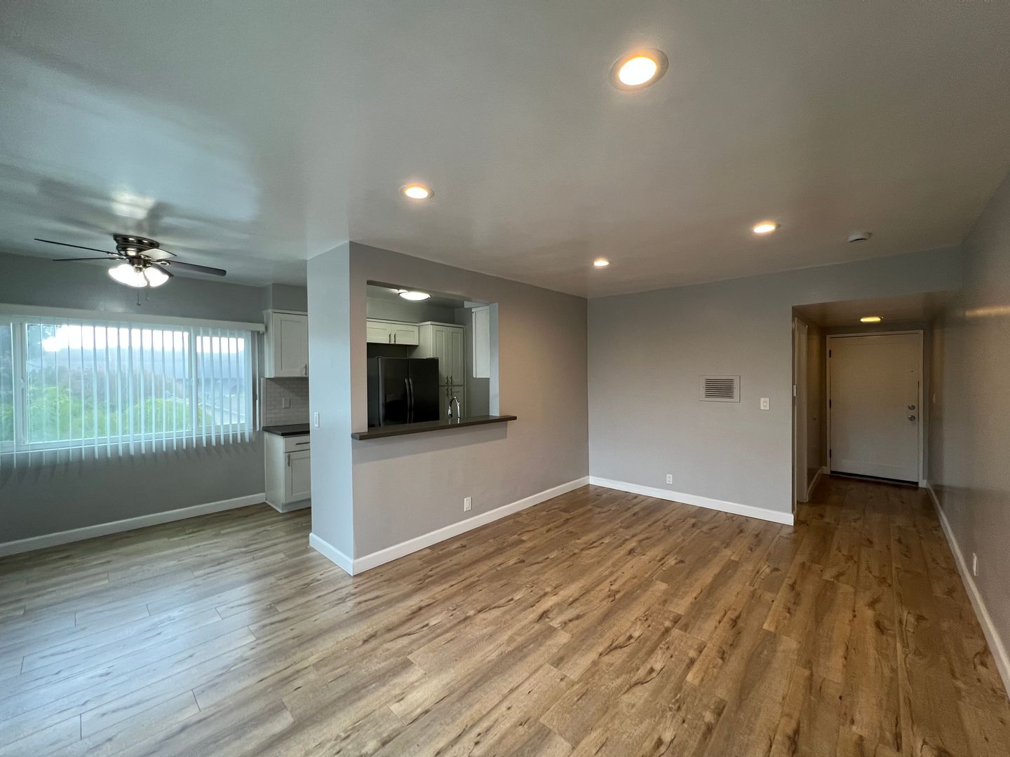 Redondo Beach Apartment: 2522 Carnegie Lane