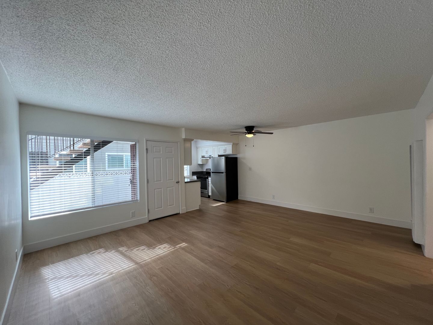 Hawthorne Apartment: 4021 W 137th Street