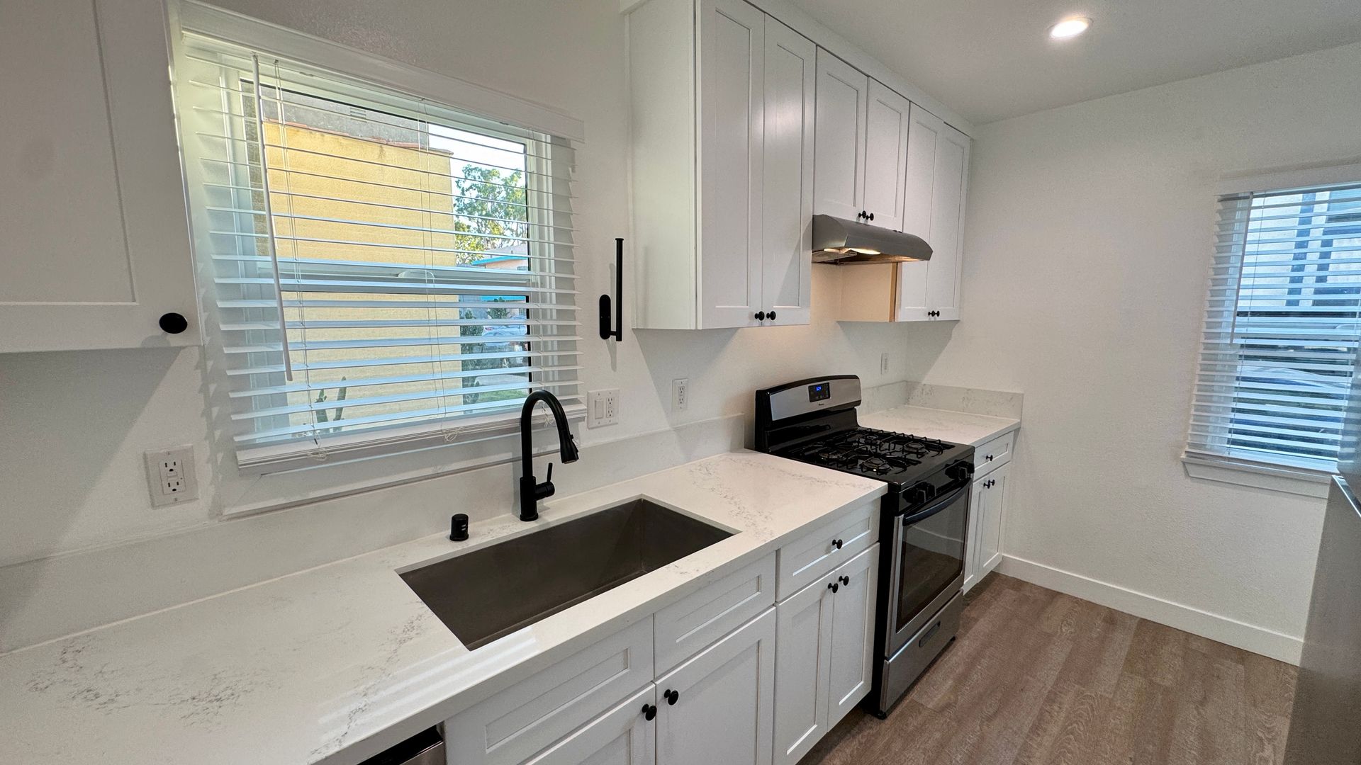 Long Beach Apartment: 54 Ximeno Ave