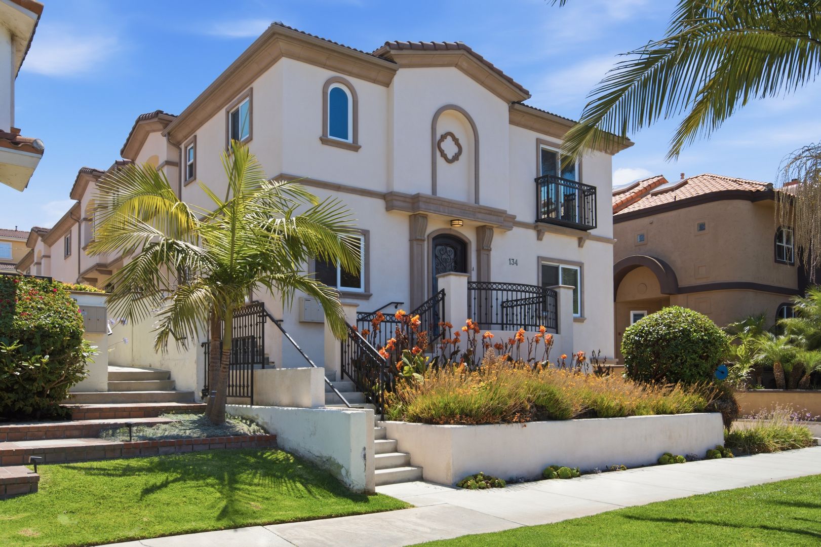 Redondo Beach Apartment: 134 South Broadway