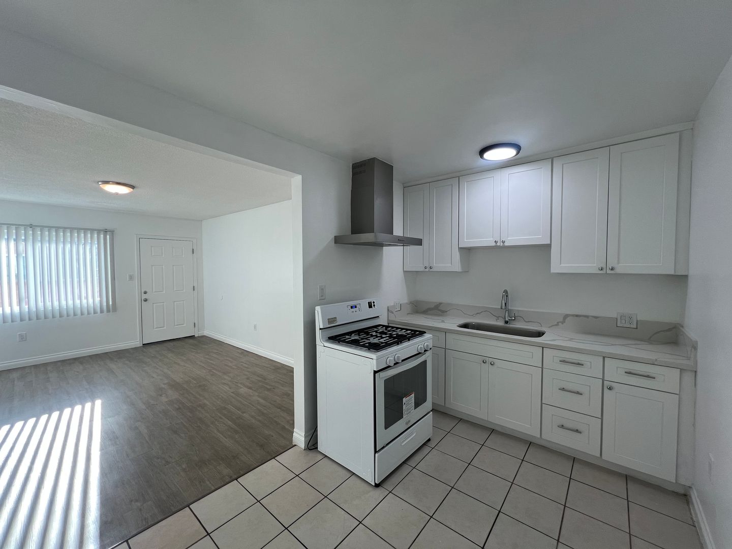 Hawthorne Apartment: 4453 W 129th Street