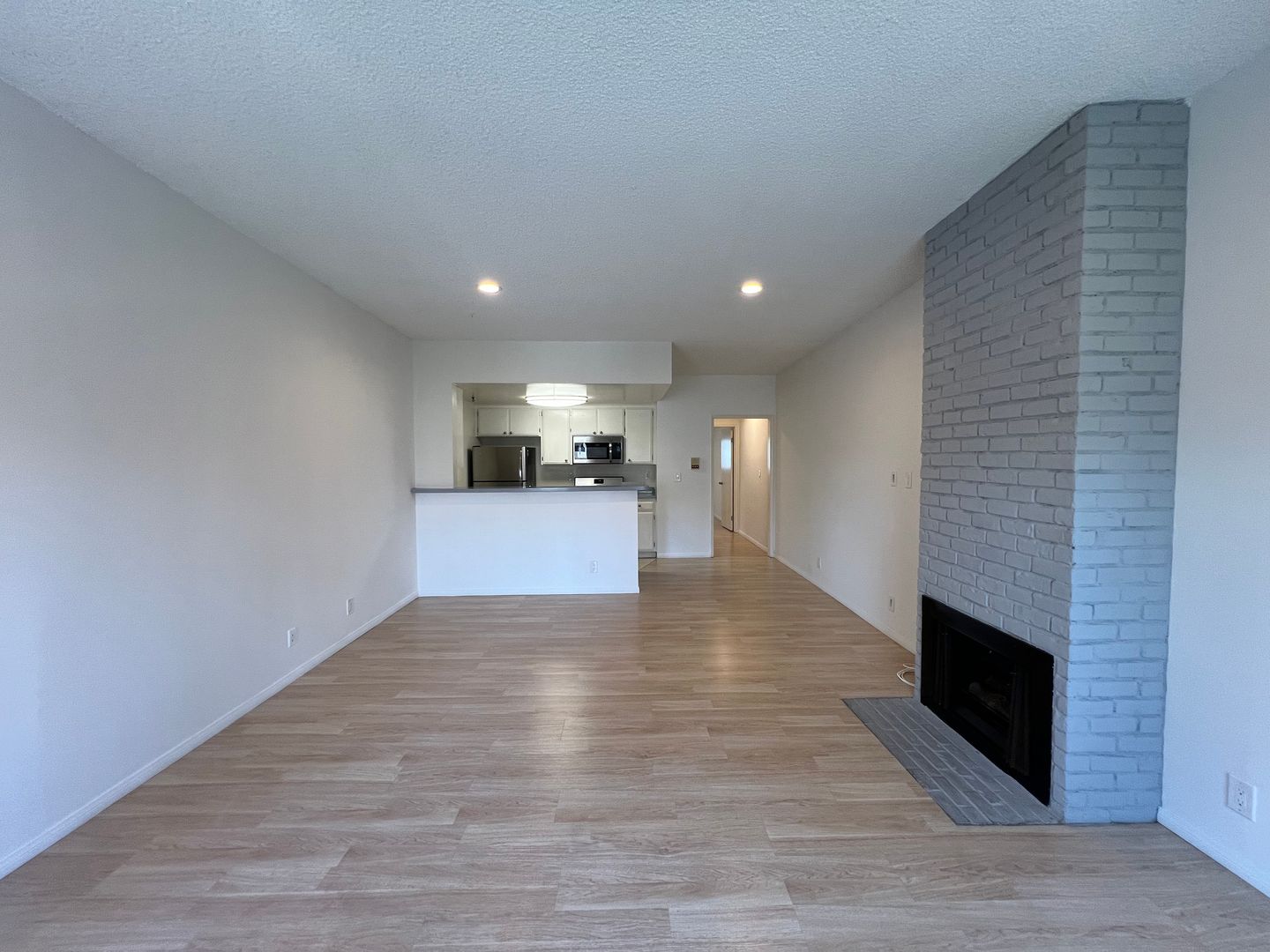 Los Angeles Apartment: 11905 Avon Way