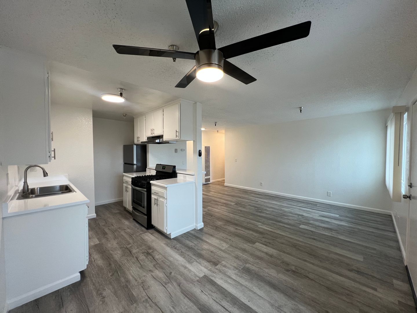 Hawthorne Apartment: 11610 Oxford Avenue