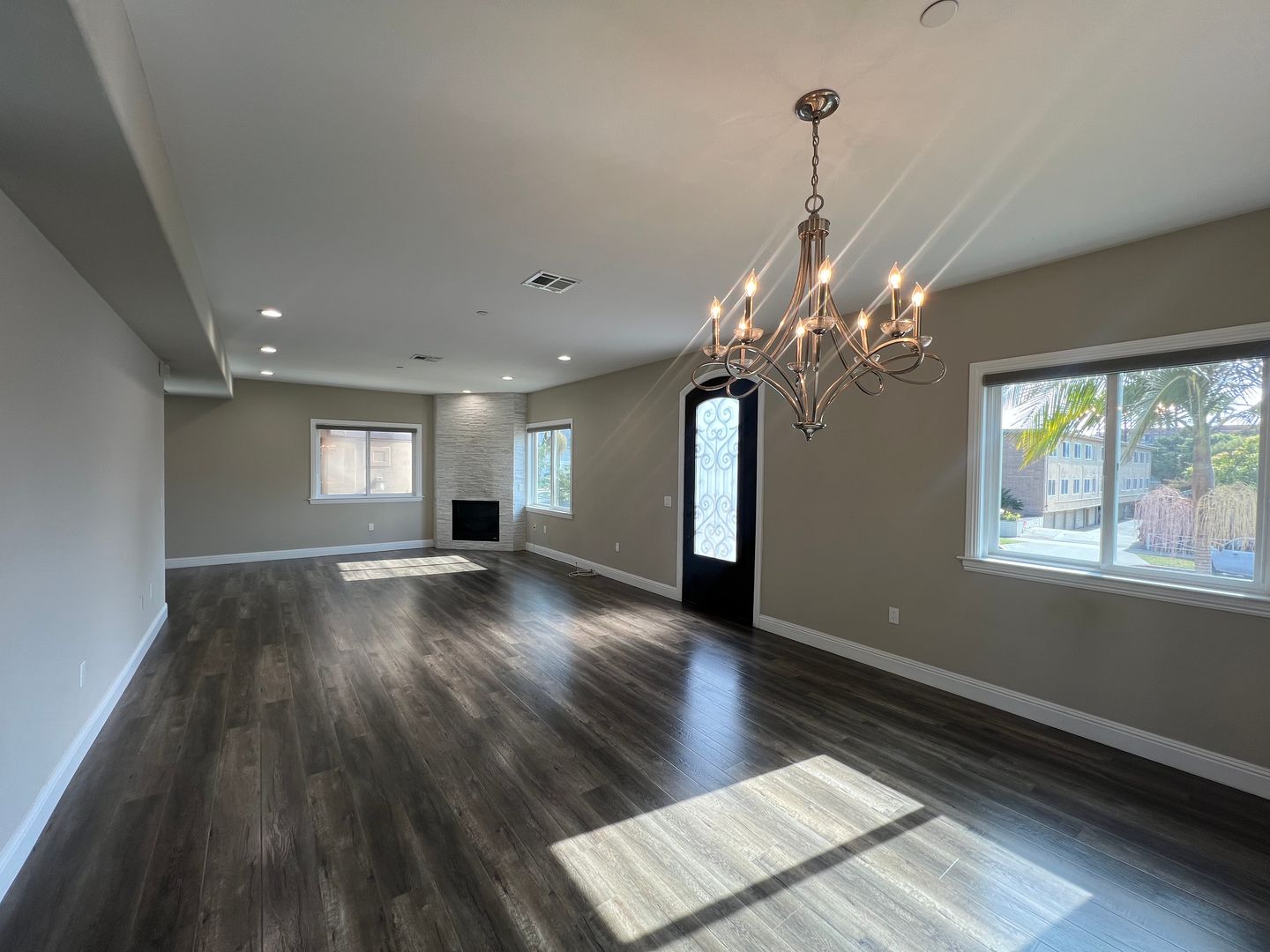 Redondo Beach Apartment: 134 South Broadway