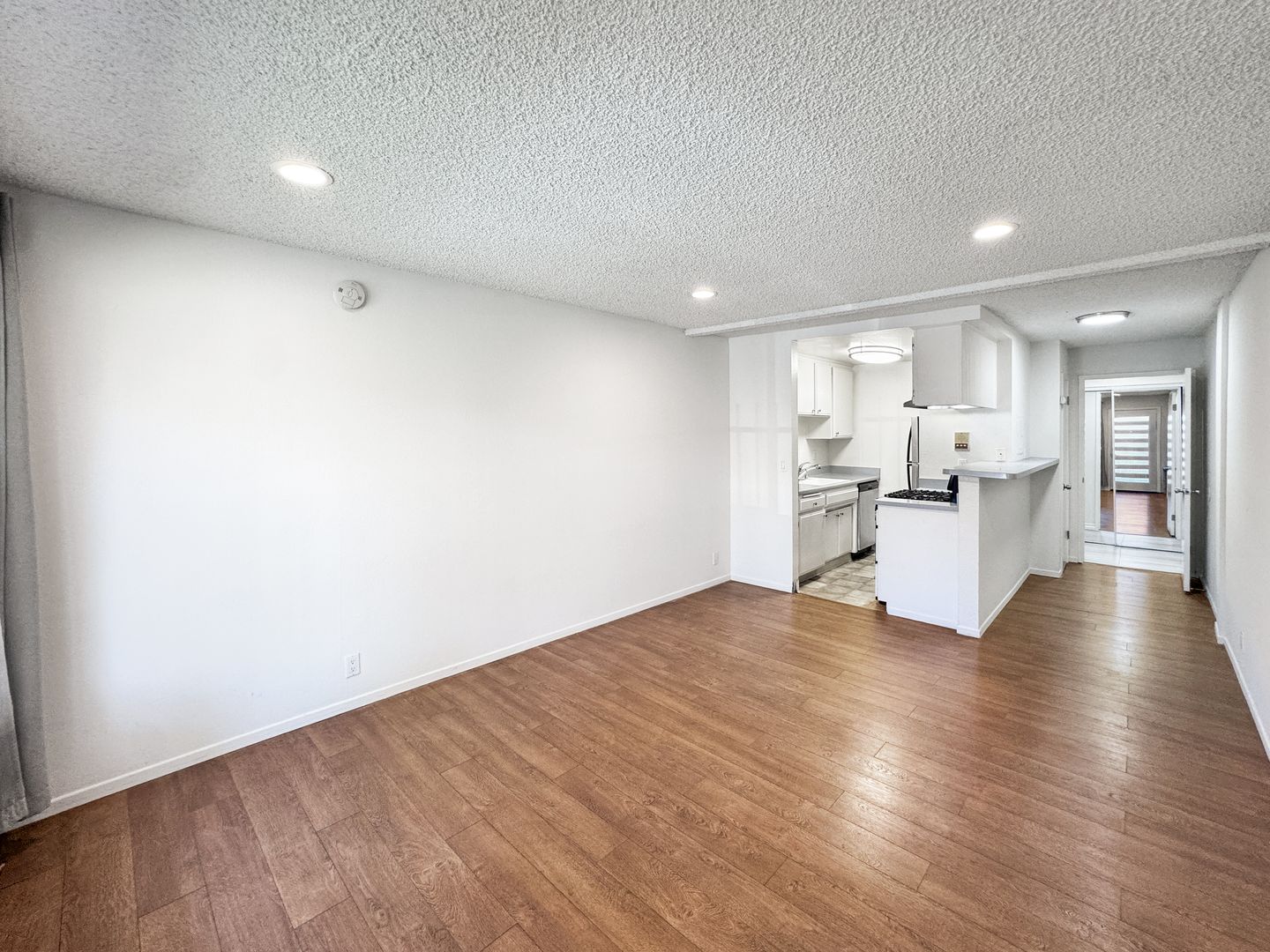 Los Angeles Apartment: 11905 Avon Way
