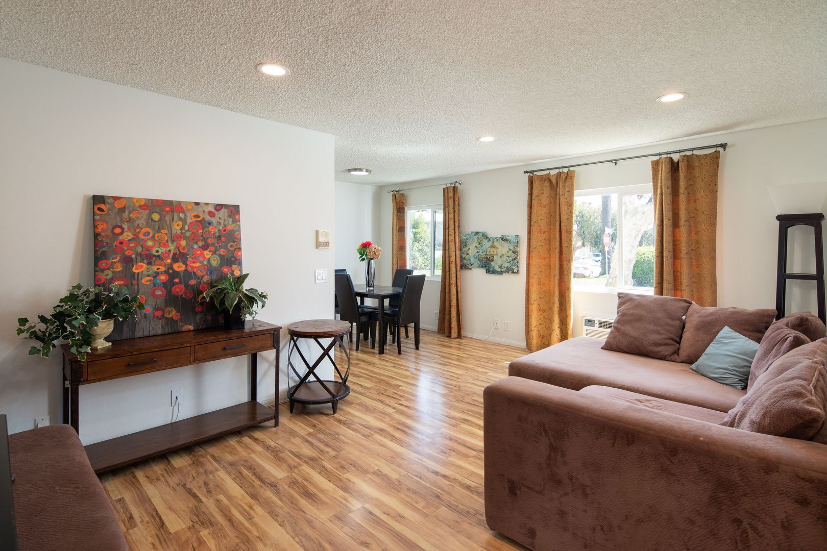 Los Angeles Apartment: 11905 Avon Way